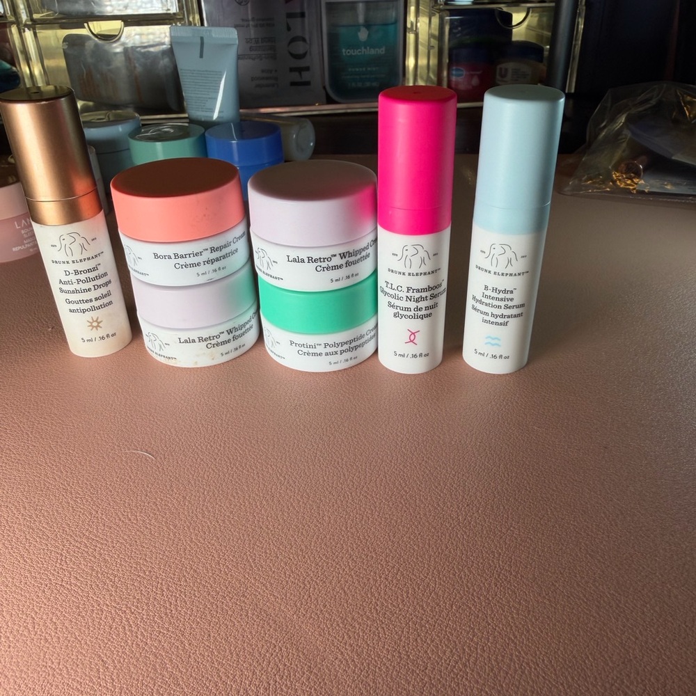 Deluxe/High End Brands: 114 Item Beauty/Skin/Hair Sample Assortment - Picture 4 of 13